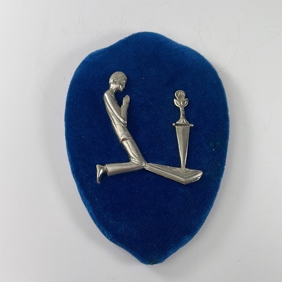 Pelted Inciso Pewter Style Religious Plaque - Picture 7 of 7